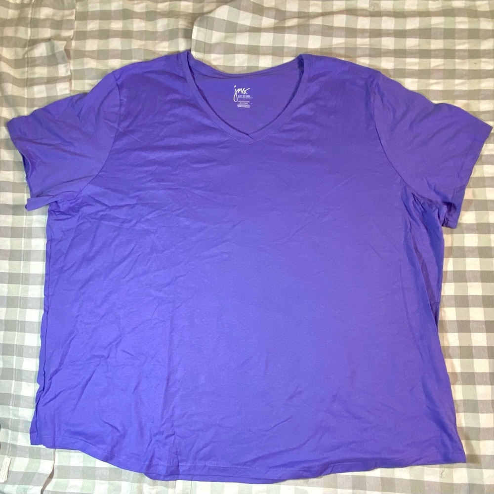 Women’s V-Neck Ultimate Tee